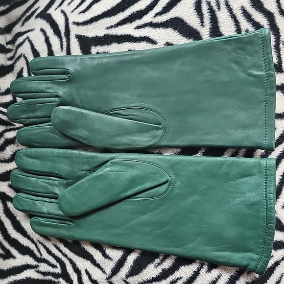 Isotoner Green Leather Ladies Gloves - Picture 2 of 4